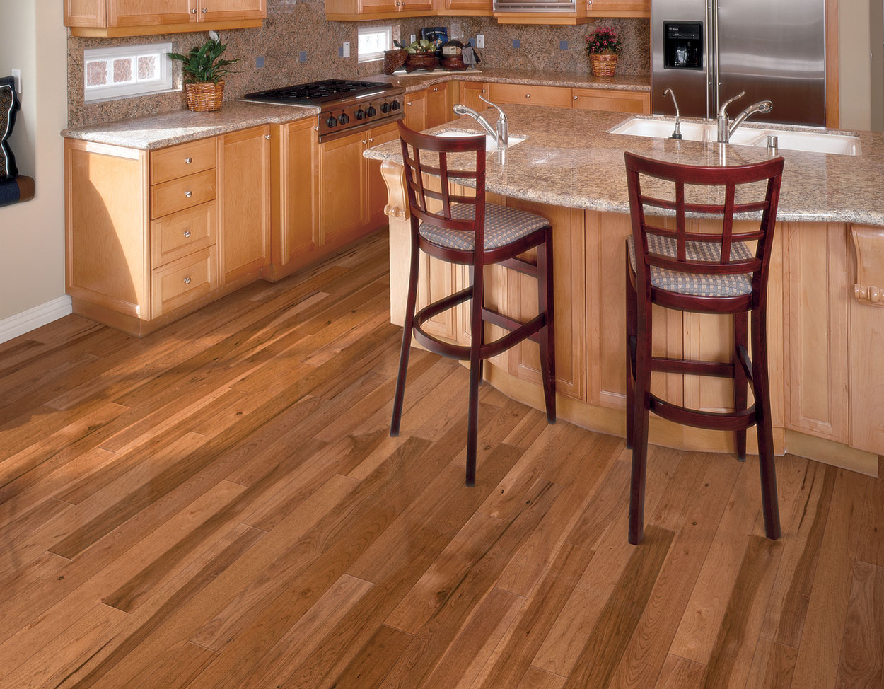 Saddle flooring in a room