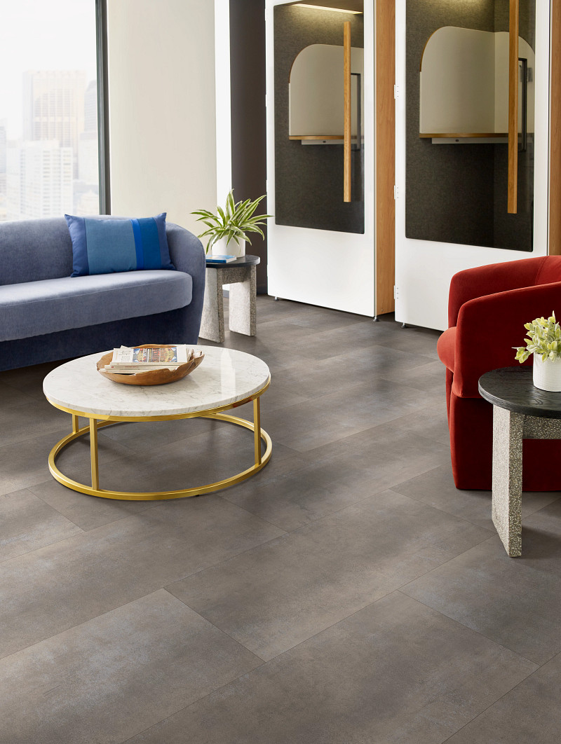 Oxide flooring in a room