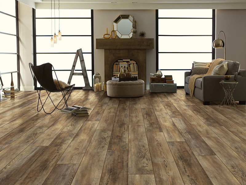 Saggio flooring in a room
