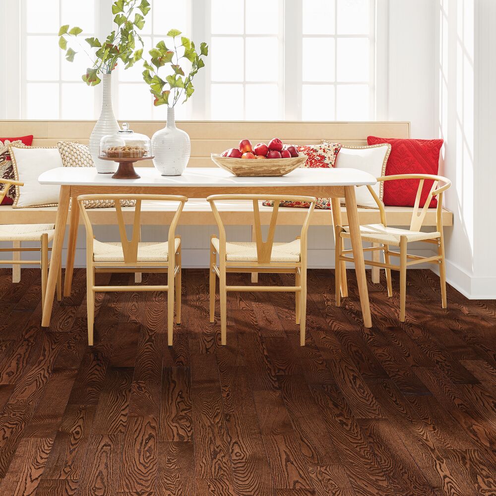 Saddle flooring in a room