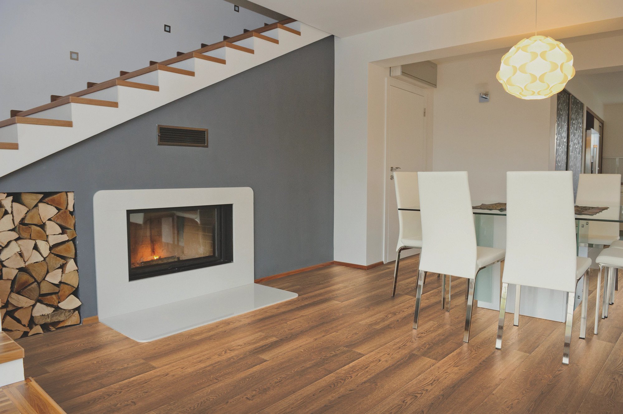 Venado Oak flooring, shown in a room