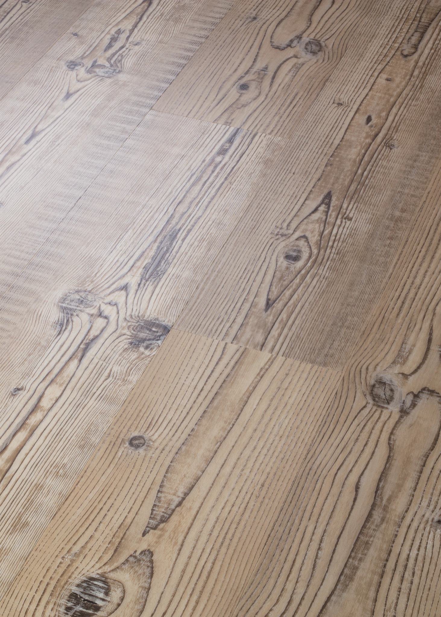 Accent Pine, seen at an angle